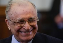 Expert: Doar 1.000 de oameni la sicriul lui Iliescu. Doar şefii PSD au crezut că e inteligent să se asocieze cu un mort politic