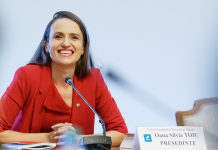 Oana Țoiu : Zborul de evacuare din Muscat a ajuns astăzi cu bine pe Otopeni cu 127 de cetățeni români la bord și a fost primul zbor organizat de România prin Mecanismul European de Protecție Civilă. Informația că o minoră a fost dată jos din autobuz pe drum sau din avion pe aeroport este o informație falsă