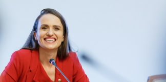 Oana Țoiu : Zborul de evacuare din Muscat a ajuns astăzi cu bine pe Otopeni cu 127 de cetățeni români la bord și a fost primul zbor organizat de România prin Mecanismul European de Protecție Civilă. Informația că o minoră a fost dată jos din autobuz pe drum sau din avion pe aeroport este o informație falsă